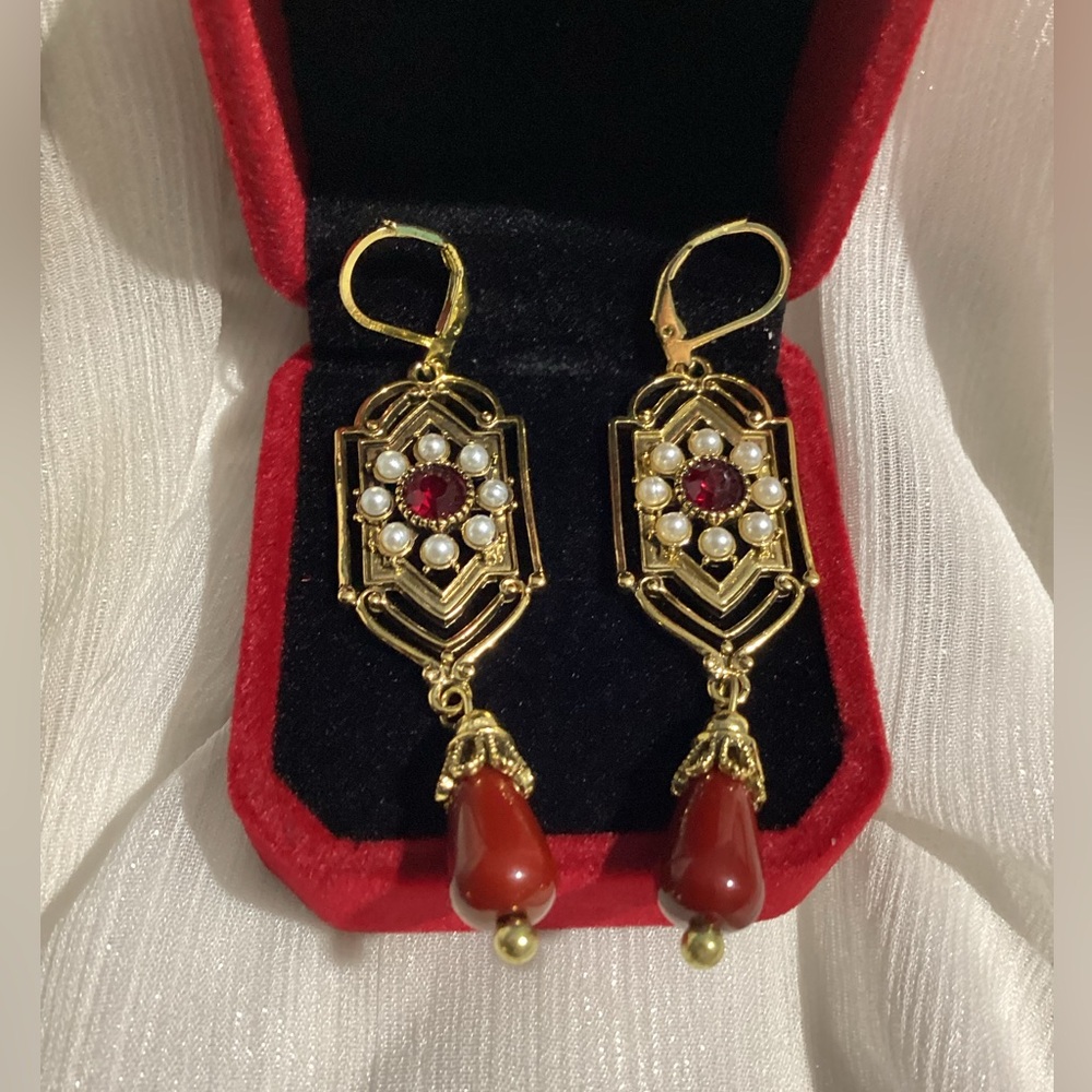 - 💋Vintage Style Antique Gold Floral drop dangle earrings